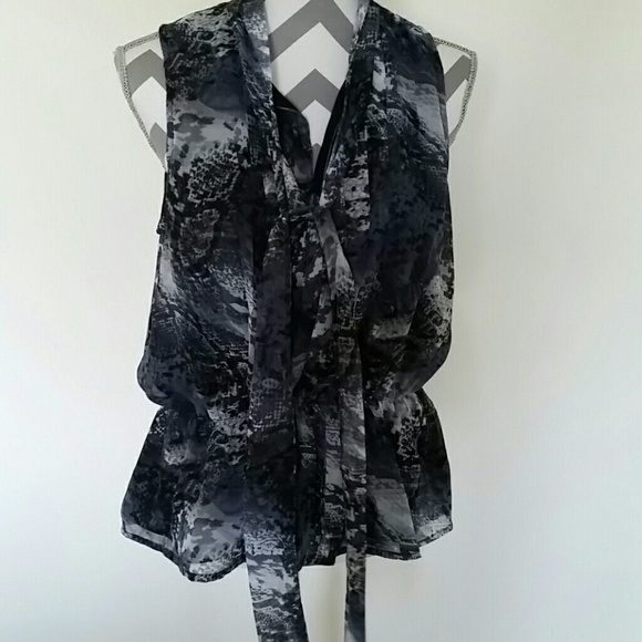 George Tops - George Medium 9/10 snakeskin peplin top